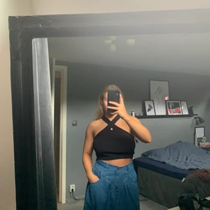 Fin topp! - Otroligt fin och bekväm virkad/finstickad topp. Tyvärr tycker jag inte den passar mig och väljer därför att sälja den. Den är i iprincip oanvänd och i nyskick!