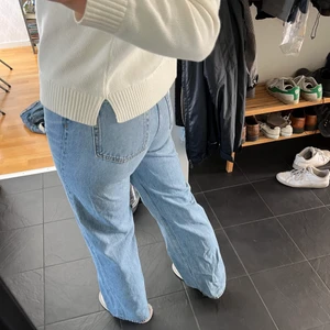 Jeans - Säljer mina stentvättat blåa jeans då de tyvärr blivit små för min smak 🤍 
