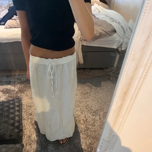 Lång kjol i linne  - Långkjol vit i linne från hm