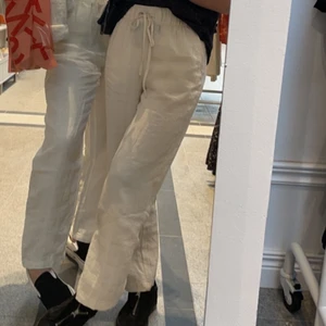 Linnebyxor - Säljer dessa linnebyxor från HM, helt i nyskick.🤍