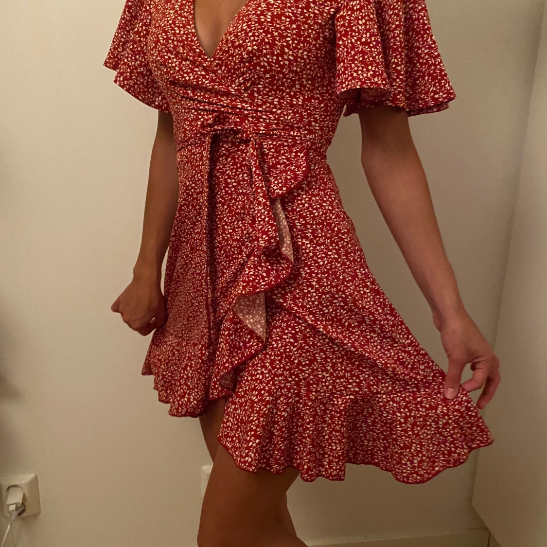 Röd blommig klänning - 91