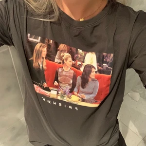 T-shirt med tryck - Från stradivarius, använd fåtal gånger. Storlek S