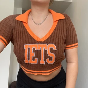 Iets frans topp - Stockad topp från iets frans, urban outfitters. Storleken är L men den är liten i storleken, jag brukar ha medium. 