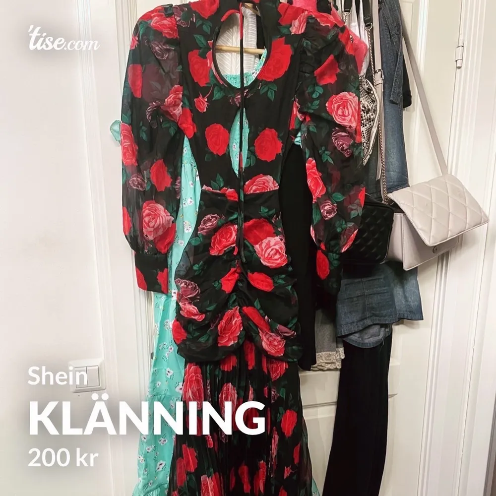 Blommig klänning från Shein i strl M. Endast provad. Dragkedja baktill. Finns i Västerås men kan skickas, köparen står för frakten. #shein #dress #klänning. Klänningar.