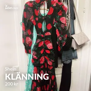 Blommig klänning från Shein i strl M. Endast provad. Dragkedja baktill. Finns i Västerås men kan skickas, köparen står för frakten. #shein #dress #klänning