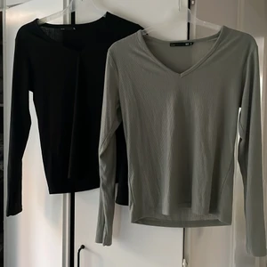 2 st randiga bas tröjor med v-hals - 2 st oanvända baströjor med skönt/lent materia. En av dem är pastell grön och den andra är svart. Dem har en fin v ringning som inte sitter för långt ner. Säljer båda tillsammans för 200 kr.