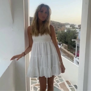 Zara klänning - Supersnygg och trendig klänning från zara! Storlek s💞💞köparen står för frakt!