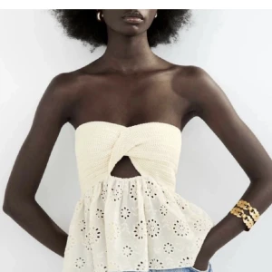 Zara topp  - Använd Max 5 gånger! Super bra skick ❤️❤️KÖP DIREKT FÖR 300