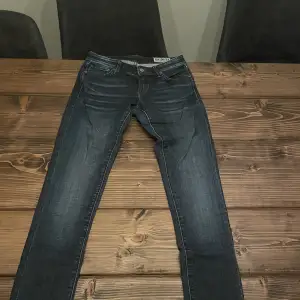 Säljer mina crocker jeans då jag ej använder de längre