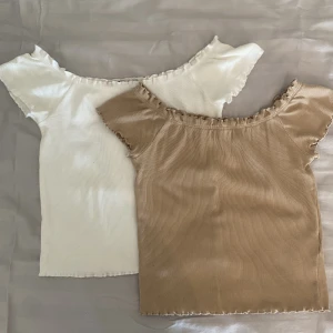 Toppar från Gina Tricot - Vita och beigea toppar från Gina Tricot i storlek S. Båda säljs för 80kr, en för 50kr. 