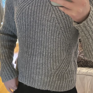 Tröja - Stickad tröja från only! Jättefin och i bra skick. Fri frakt!❣️