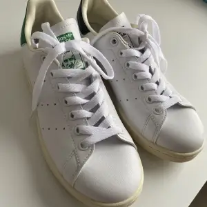 Limited edition: Adidas originals Stan Smith Stanley/Rodney dam. Helt oanvända men har tyvärr slängt skolådan. Stl. 38 2/3