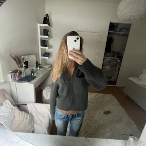 & Other stories  - Säljer denna as fina Other stories tröja då den inte kommer till andvändning men är Såå fin!