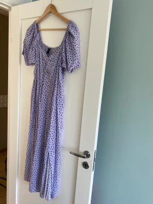 Lindex lila sommarklänning - Klänning i fint skick. L men kan ev passa en M. 