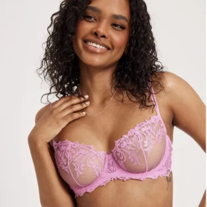 Rosa spets bh - Helt oanvänd, prislapp kvar. Säljer pga att den var för stor. Orginalpris 349 kr. Pris går att diskutera