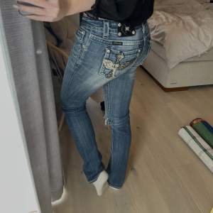 Riktigt snygga lågmidjade jeans från MissMe. Säljer vid bra bud:)