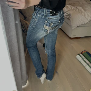 Jeans  - Riktigt snygga lågmidjade jeans från MissMe. Säljer vid bra bud:)