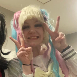 KAngel cosplay - Just need money it’s absolutely stunning and have worn it once! It looks like the real game and it had so many details! Bought originally for 650 kr (price can be talked about)