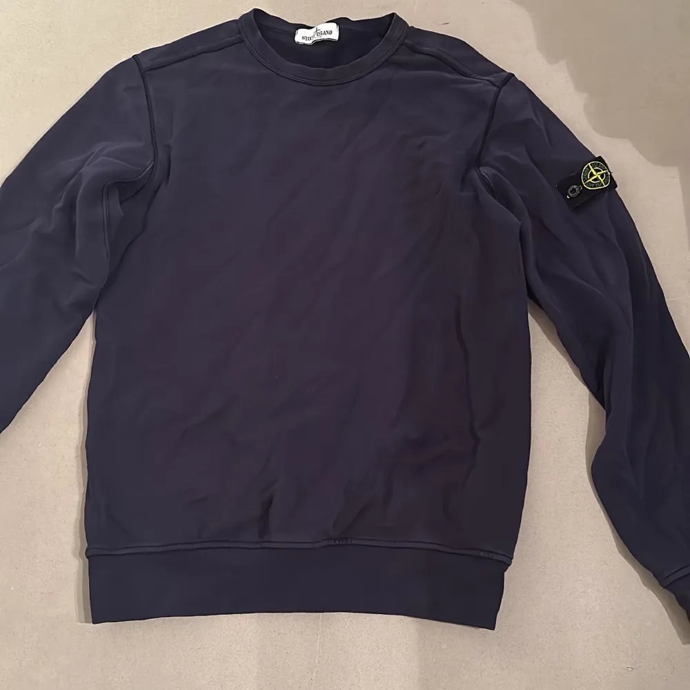 Stone island junior swetshirt  Storlek 170, passar XS-S Först till kvarn . Tröjor & Koftor.