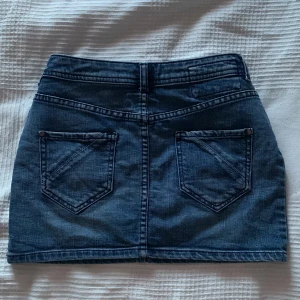 Mini jeanskjol - Säljer den här jeanskjolen i storlek S eftersom jag vuxit ur den💓