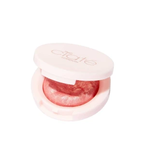 Ny! Ciaté Glow illuminating Blush  nypris 170:- - Addera en subtil nyans av färg samtidigt som dina kinder får extra lyster. Rouget ger en fräsch no makeup-look samtidigt som den går att bygga upp för mer intensitet. Med en mix av matta pigment som ger färg och skimrande partiklar för en strålande finish