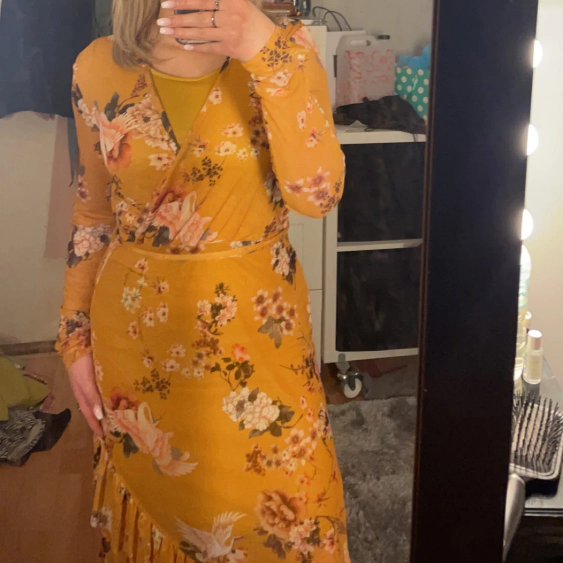 Gul mönstrad klänning  - 90