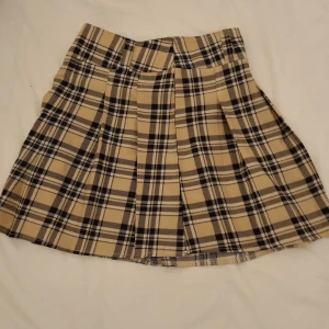 Kjol - Använd engång.. hell ny