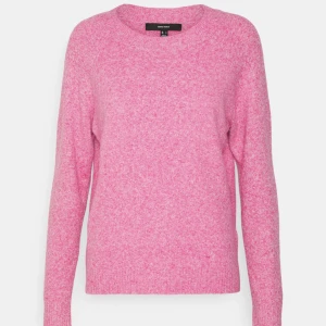 Vero Moda  - Säljer denna fina tröja då den inte kommer till andväning. Tröjan är jätte fin och skön. Priset kan diskuteras och köparen står för frakt.💗