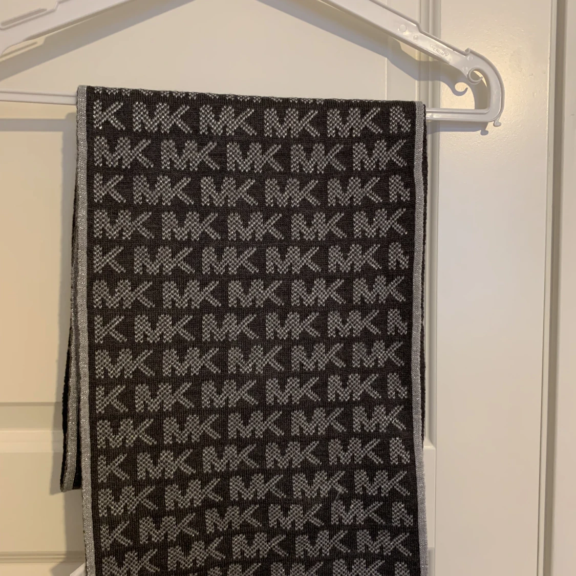 Äkta Michael Kors halsduk