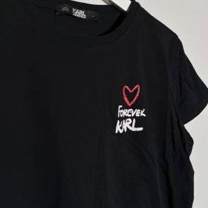 Tshirt Karl Lagerfeld  - Fint skick!