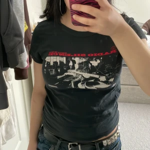 Radio silence tshirt - jätte snygg radio silence tshirt som inte kommer till användning längre 💋