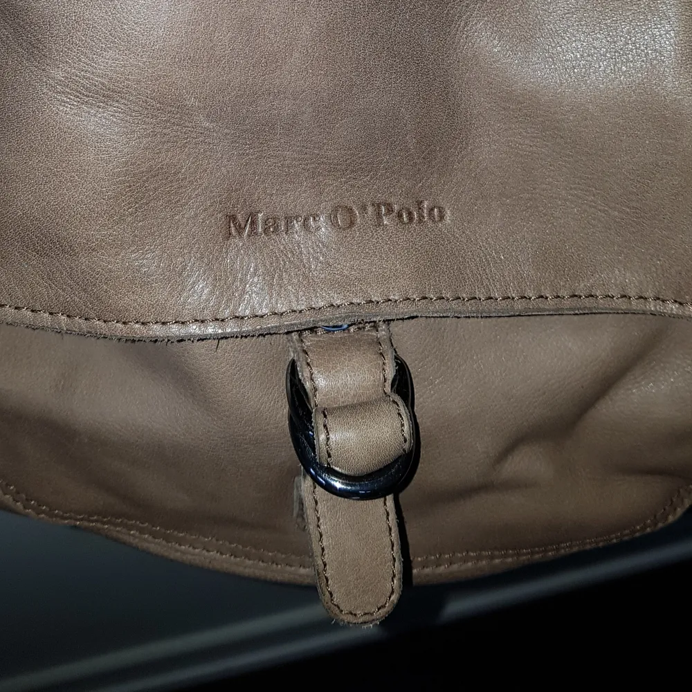 Väska från Marco polo inköpt på NK jag har endast använt den ett fåtal gånger så den är i mycket bra skick. . Accessoarer.