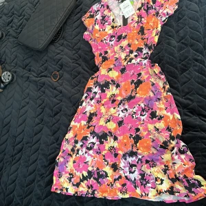 Somrig klänning. Prislapp på! - Helt ny klänning