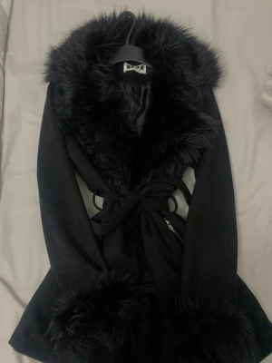 Jacka Dennis maglic - Jacka från DM rätt så ny köpt för 2000 men inga fel på den 