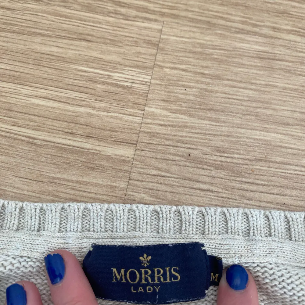 Jätte fin morris tröja ifrån kollektionen Morris Lady , Storlek M men passar mig perfekt som har ungefär XS . Nypris 499 pris kan diskuteras. Köpare står för frakt . Tröjor & Koftor.