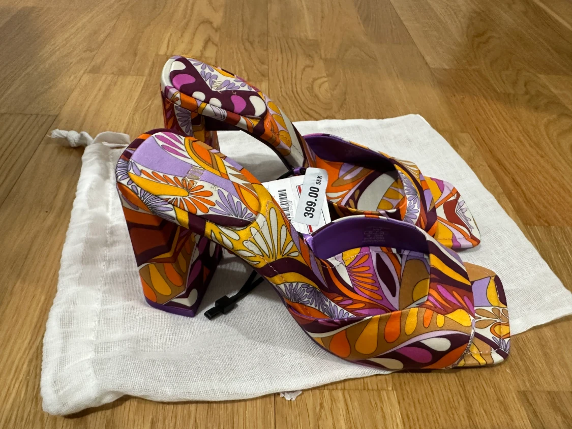high heeled sandals with pattern