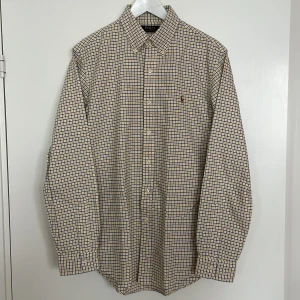 Ralph Lauren skjorta - Button down skjorta, 100%bomull, classic fit. Lite använd, toppskick!
