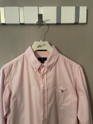 Gantskjorta - Fin skjorta till junior, stl 146/152. Använd några få gånger. 