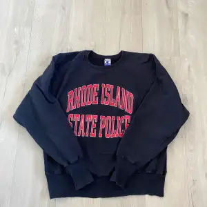 Rhode Island state police vintage champion sweatshirt i tjockt tyg med bra vintage skick, passar M/L