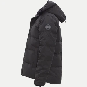 Canada goose black label jacka - Jackan är i nyskick och använd endast ett fåtal gånger. 100% äkta köpt i december, pris kan diskuteras