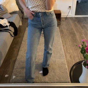 Levis jeans  - Levis jeans som är sparsamt använda, Storlek 23. Nypris ca 800-1000kr. Jag är 159cm lång