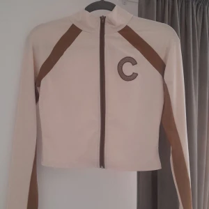 Beige tröja - Fin beige,brun tröja med dragkedja  Perfekt skick