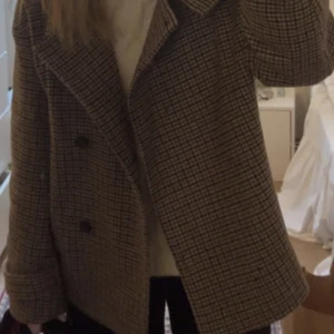 Arket jacka  - Arket jacka i nyskick. Haft jackan sen i julas. 