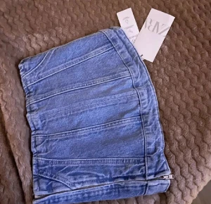 Jeans corset  - Ny jeans topp från zara. Säljer den eftersom den är för små för mig.