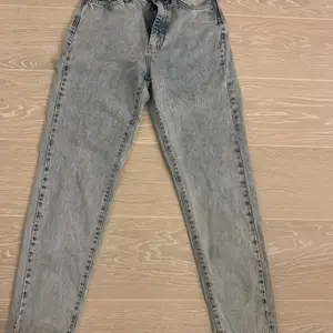 Säljer dessa snygga jeans från Gina då de är förstora för mig, där av ingen bild när jag har dom på. High Waist.