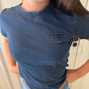 T-shirt - Jättesnygg t-shirt från Acne studios! Storlek Xs
