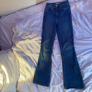 Snygga bootcut jeans storlek xs  - Ett par super snygga bootcur jeans i storlek xs  från Cubus ❤️❤️ 