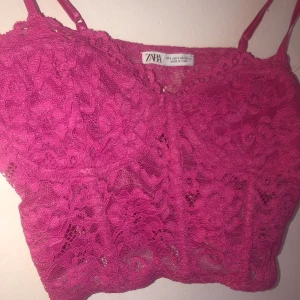 Rosa topp - Rosa linne från zara i storlek s skulle säga s/xs för den är ganska liten i storleken. Aldrig använt.