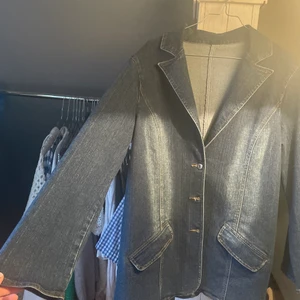 Vintage jeanskavaj - En vintage jeanskavaj i strl s/m! Frakt ingår inte!