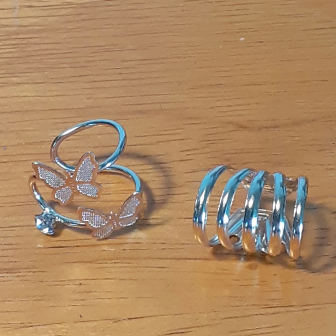 Örhänge guld fjäril